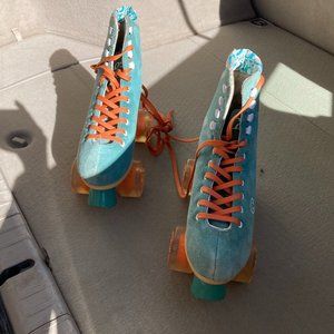 Candi Girl Teal Suede Quad roller skates... SO CUTE!